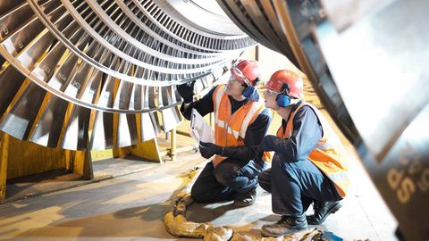 Commercial Equipment Financing Guide: Funding Structures, Eligibility, and Business Planning