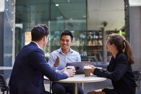Online MBA Programs Guide: Financial Aid, University Accreditation, and Career Opportunities