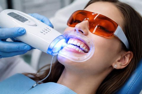 Teeth Whitening Guide: Professional Treatment, Whitening Options, and Dental Care